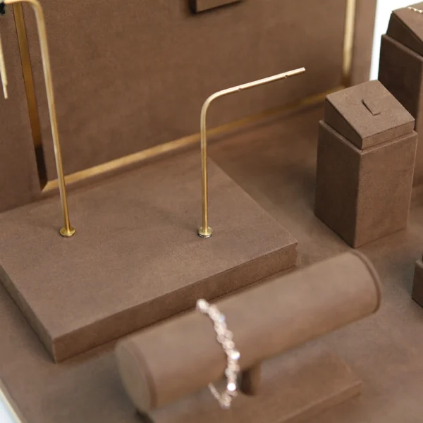 Luxury Jewelry Display with Metal Deco Style 4